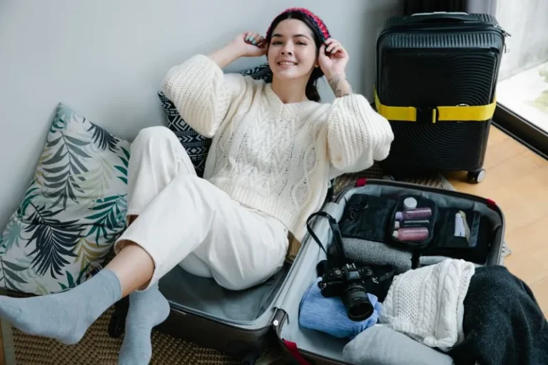Carry On Only Packing List: The Complete Guide to Traveling Light